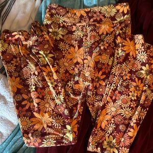 flower flared leggings size: medium